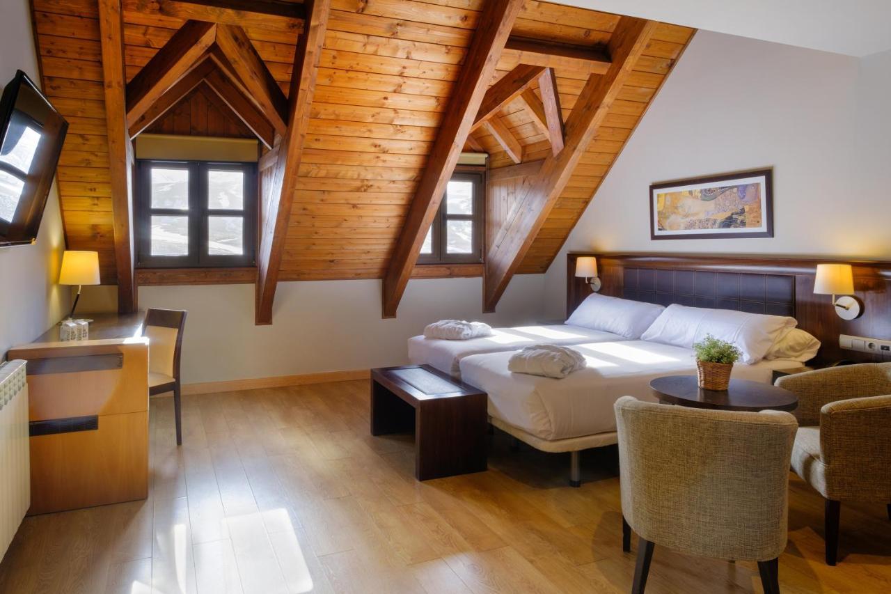 Hotel Snoe Aragon Hills Formigal Esterno foto