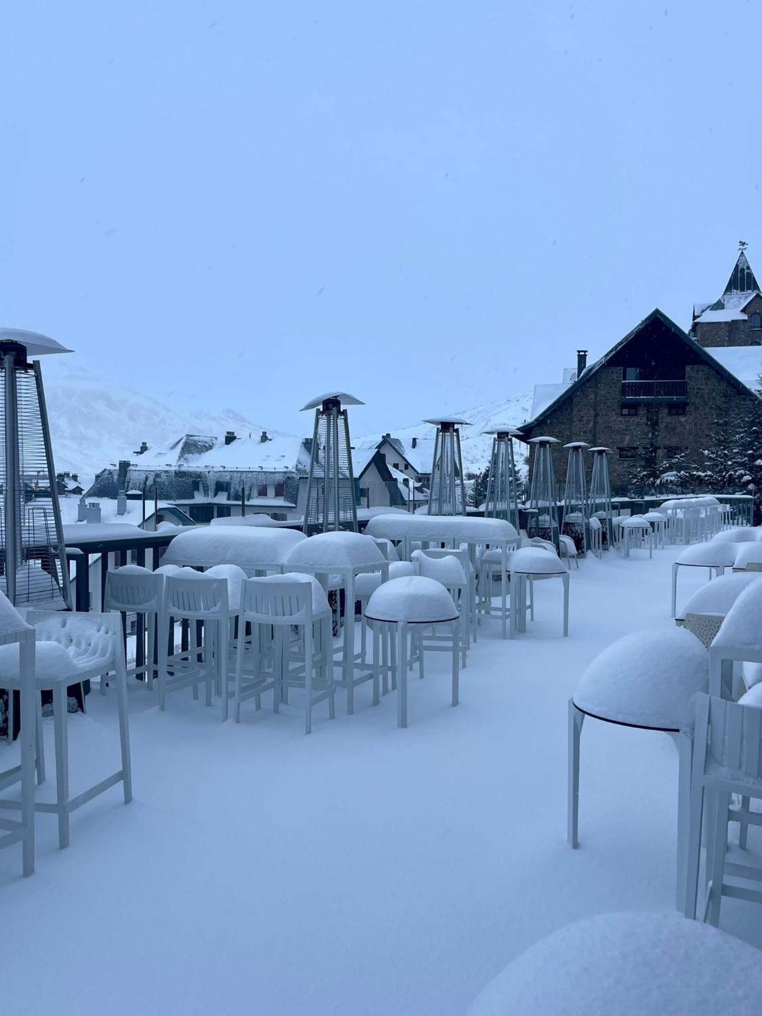 Hotel Snoe Aragon Hills Formigal Esterno foto