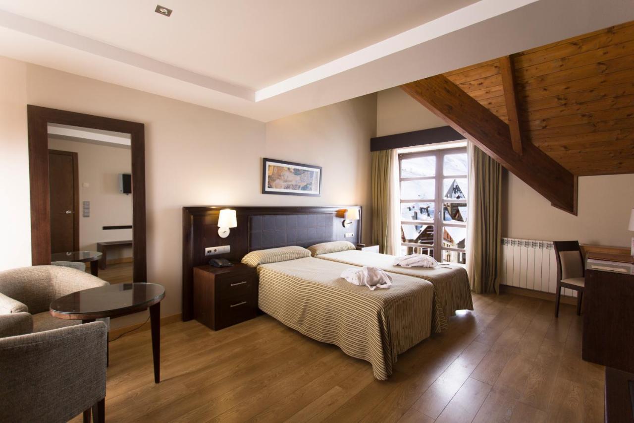 Hotel Snoe Aragon Hills Formigal Esterno foto