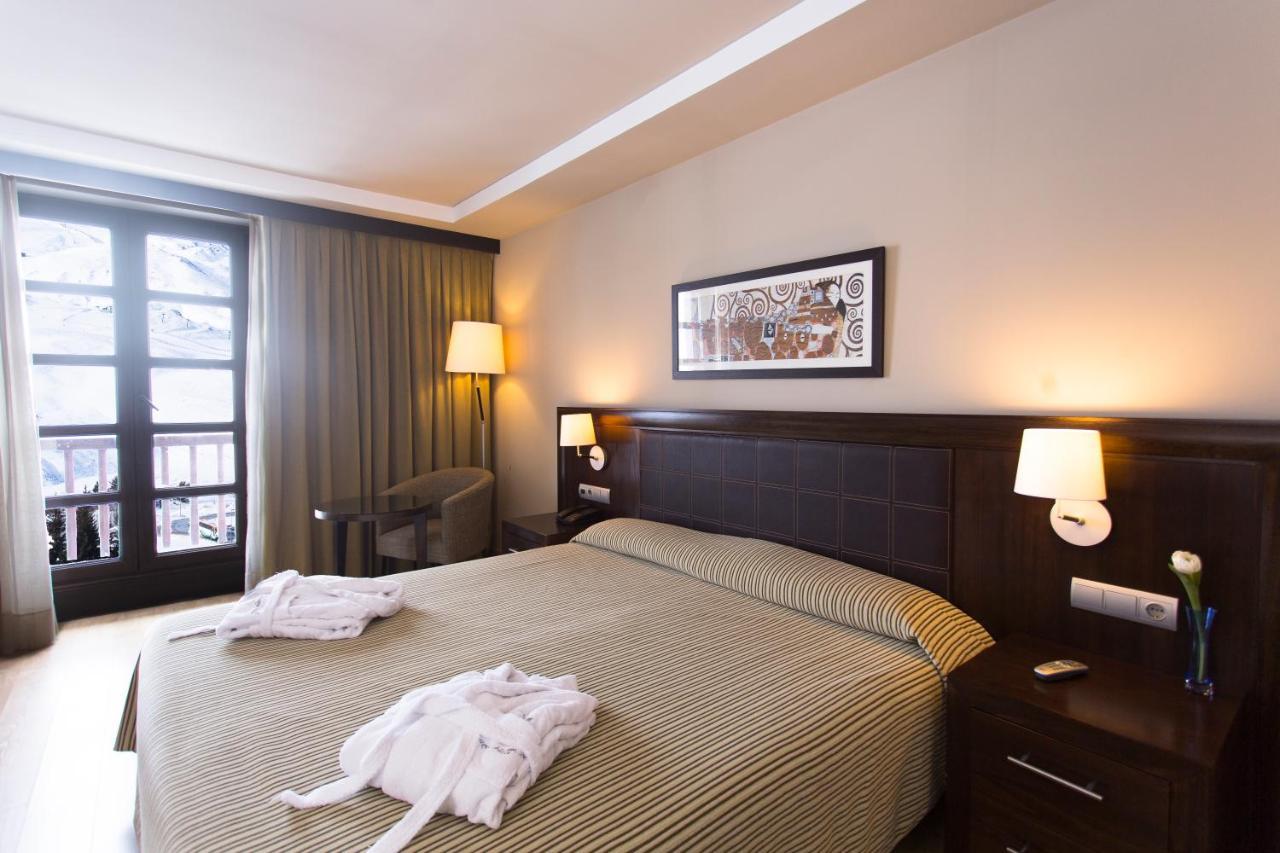 Hotel Snoe Aragon Hills Formigal Esterno foto